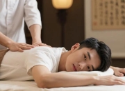 刷医保“0元”做理疗，打工的尽头是养生？